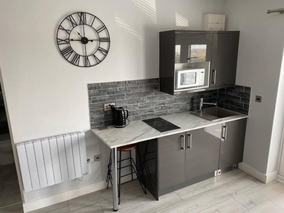Luxury Mumbles View Studio Apartment Swansea Exterior photo