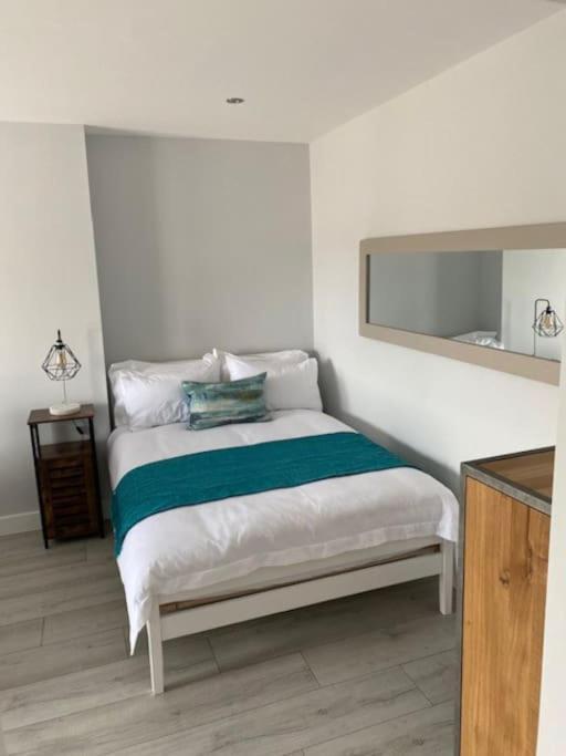 Luxury Mumbles View Studio Apartment Swansea Exterior photo