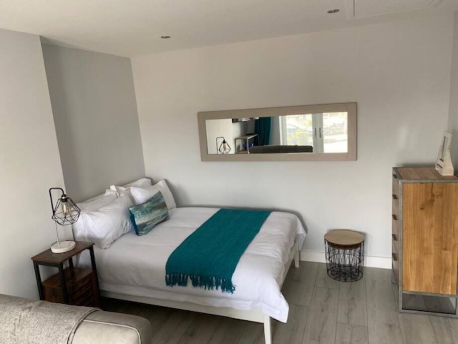 Luxury Mumbles View Studio Apartment Swansea Exterior photo